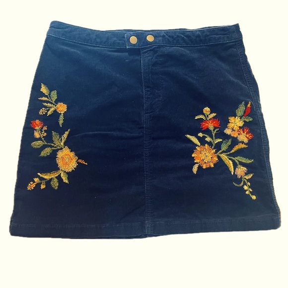 Mossimo Supply Co. Dresses & Skirts - Women’s Mossimo Supply Co. blue corduroy mini skirt sizs 6 w/embroidered flowers